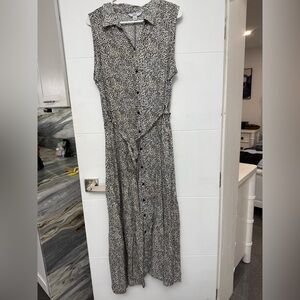 Croft & Barrow Sleeveless Button-Front Maxi Dress in Black and White